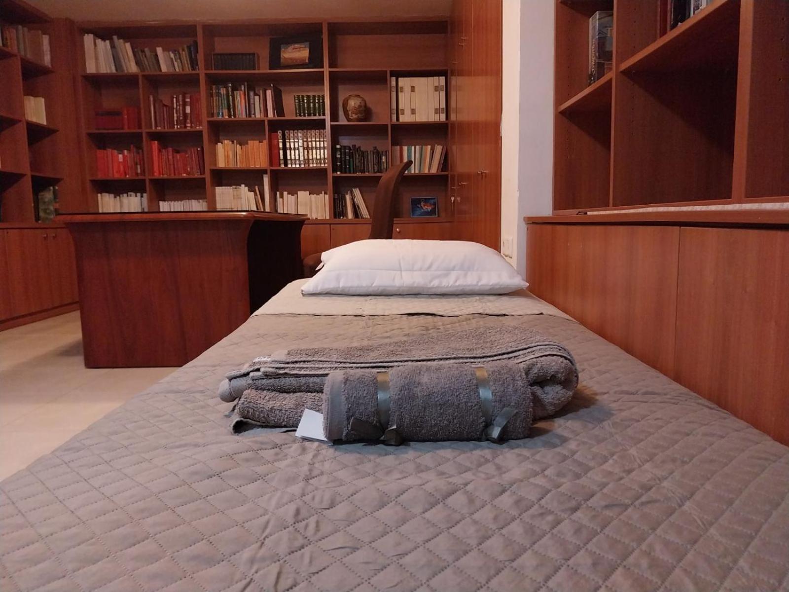 Bibliotheque Vintage Studio & Easy Garden Heraklion  Luaran gambar