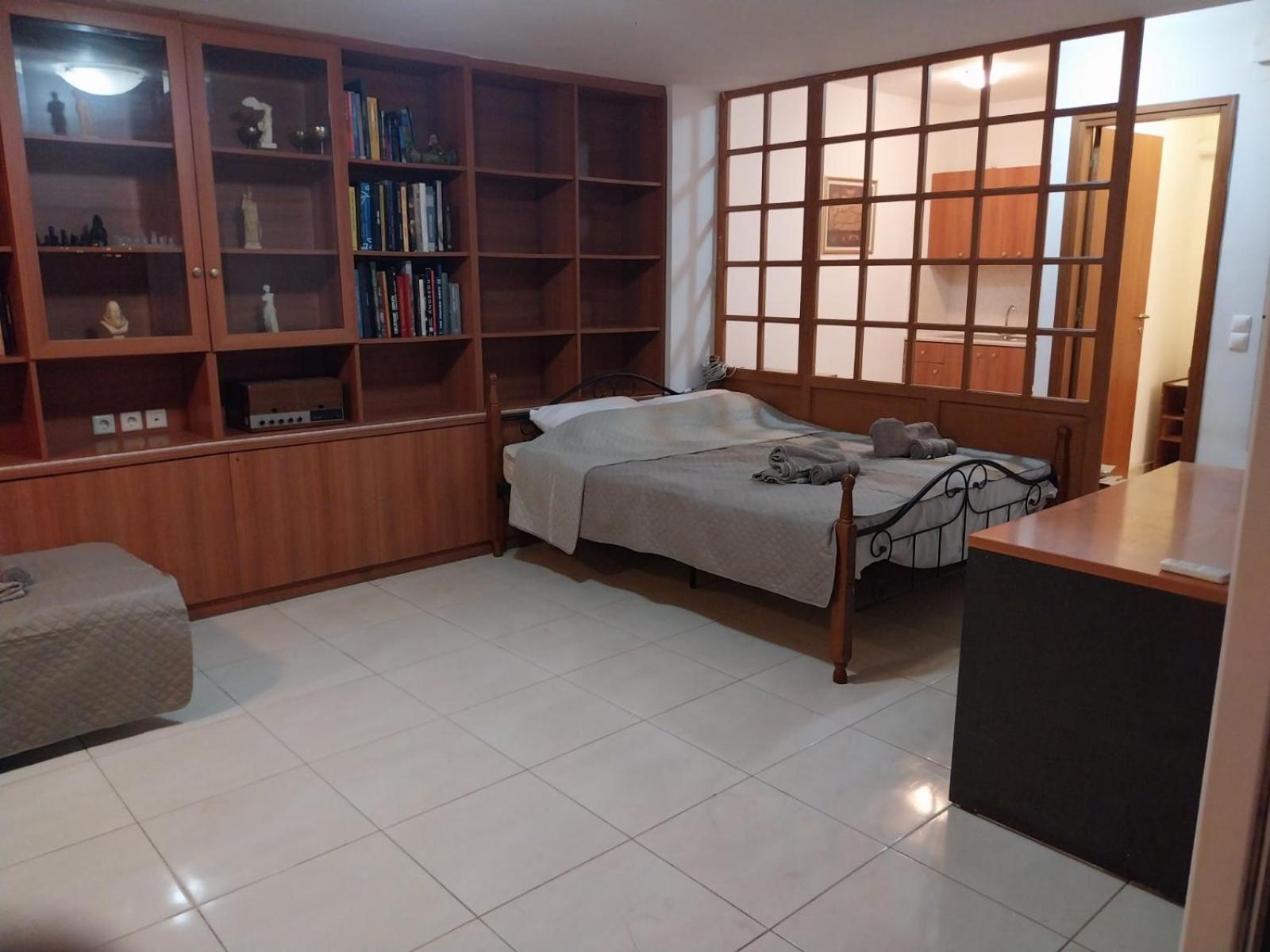 Bibliotheque Vintage Studio & Easy Garden Heraklion  Luaran gambar