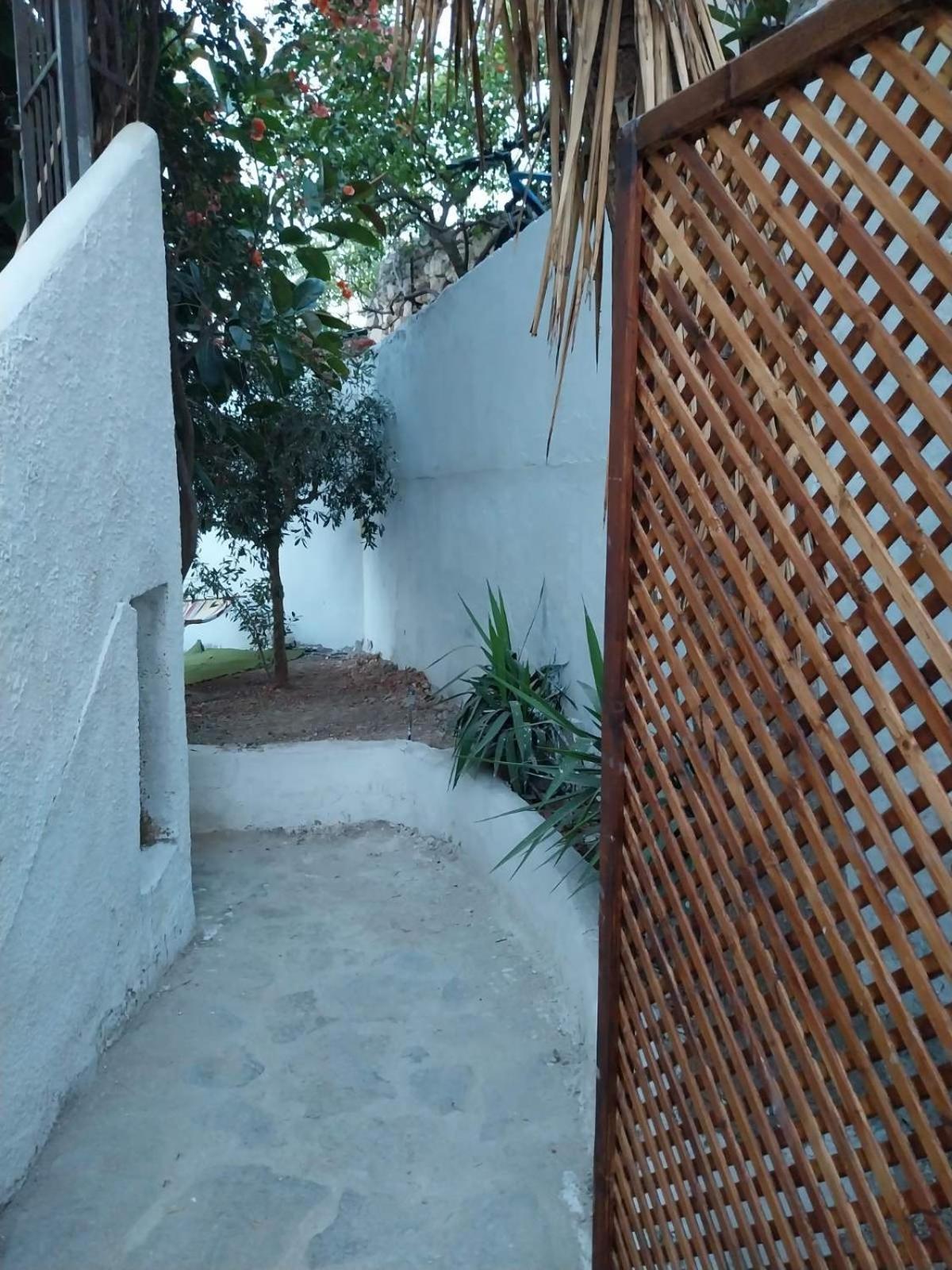 Bibliotheque Vintage Studio & Easy Garden Heraklion  Luaran gambar
